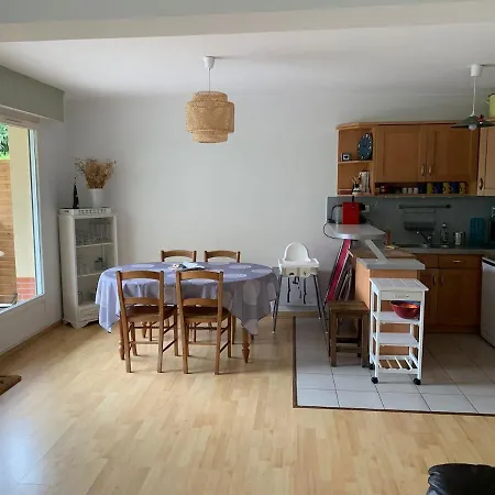 Appartement Avec Terrasse & Piscine Chauffee *